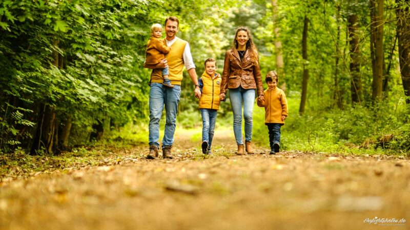 Familie im Herbst