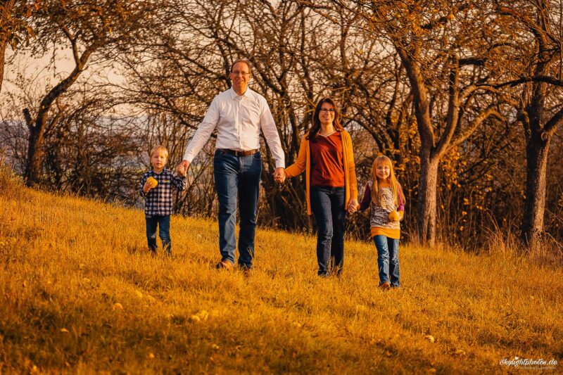 Familie im Herbst